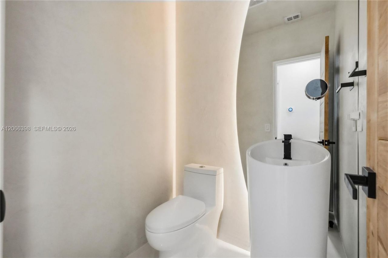 16203 NW 82nd Pl, Miami Lakes, FL 33016 Photo