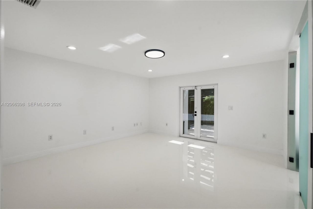 16203 NW 82nd Pl, Miami Lakes, FL 33016 Photo