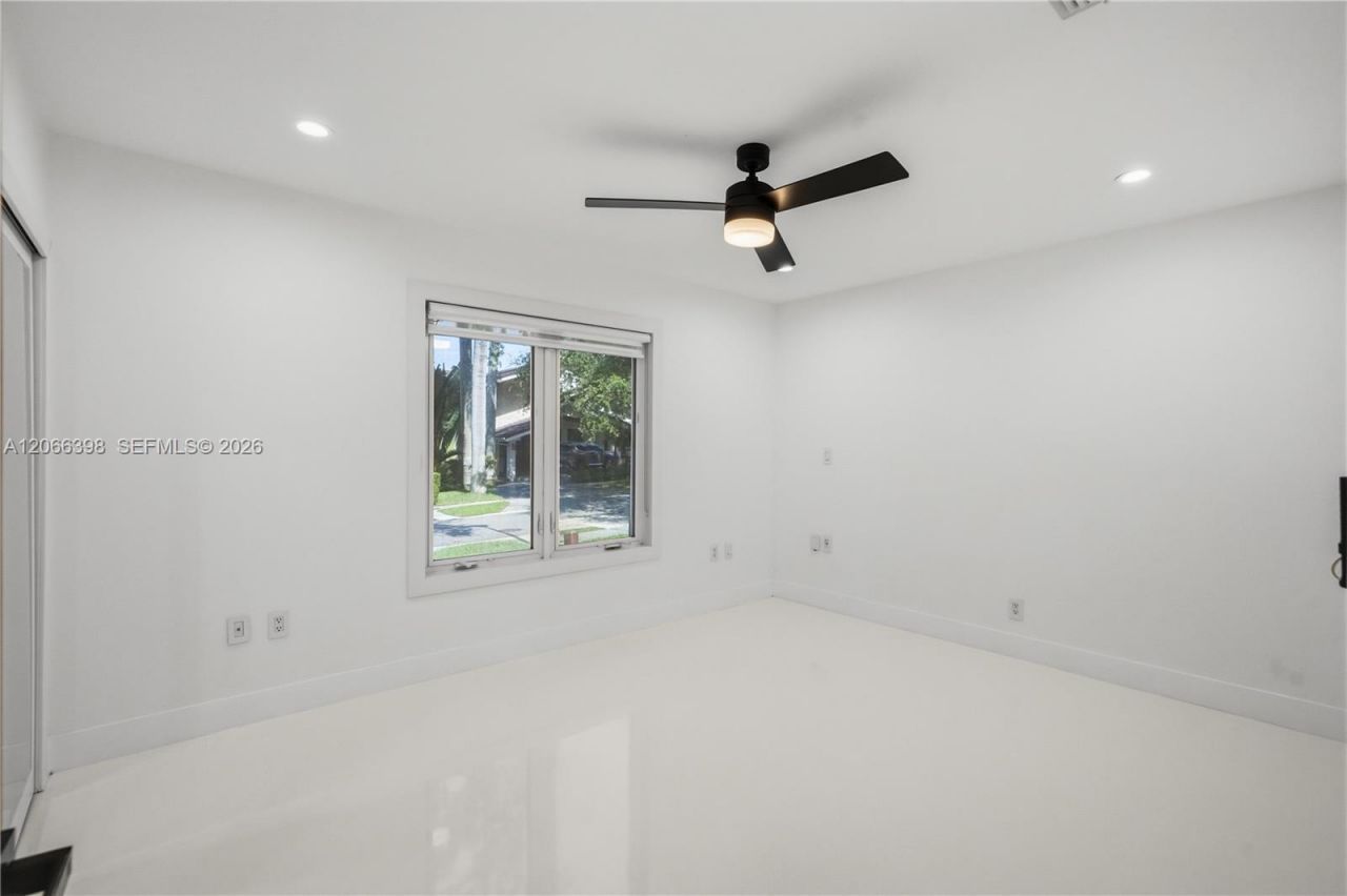 16203 NW 82nd Pl, Miami Lakes, FL 33016 Photo