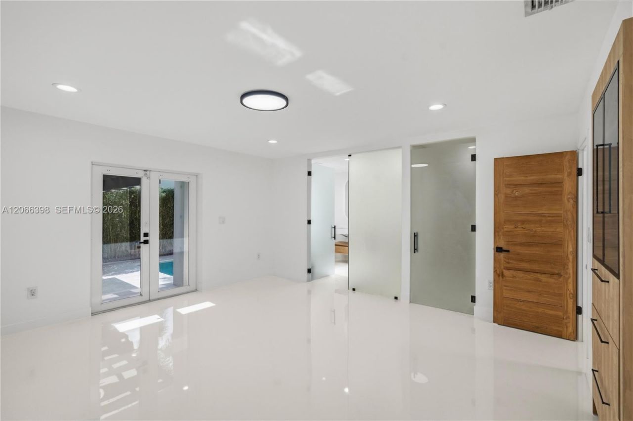 16203 NW 82nd Pl, Miami Lakes, FL 33016 Photo