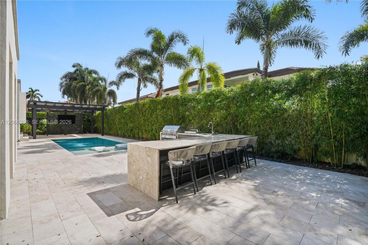 16203 NW 82nd Pl, Miami Lakes, FL 33016 Photo