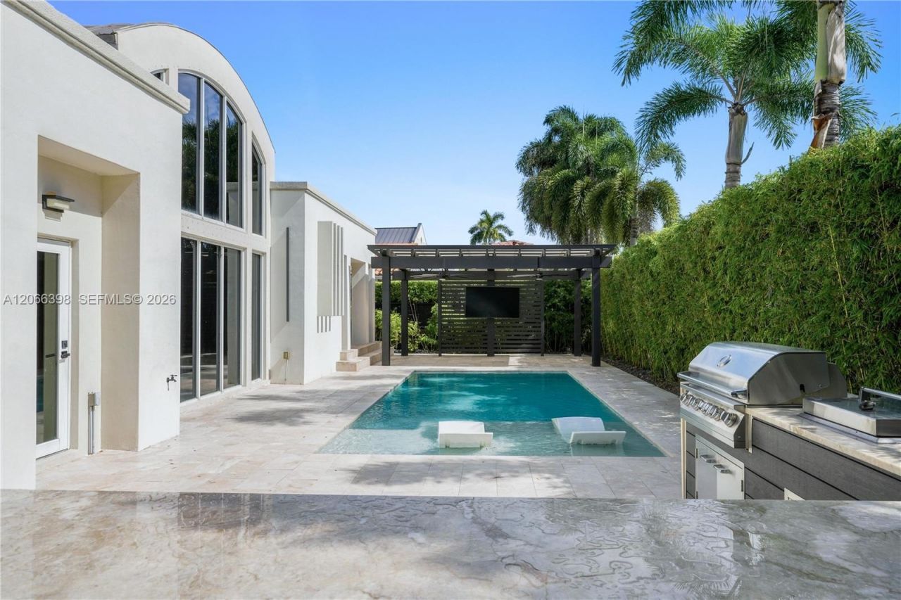16203 NW 82nd Pl, Miami Lakes, FL 33016 Photo