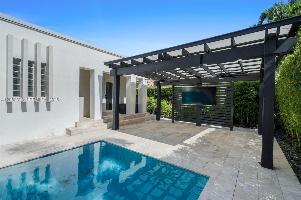 16203 NW 82nd Pl, Miami Lakes, FL 33016 Photo