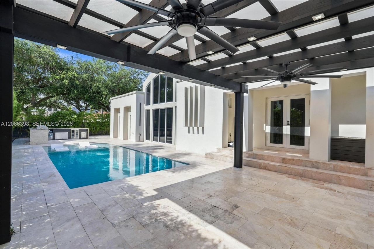 16203 NW 82nd Pl, Miami Lakes, FL 33016 Photo