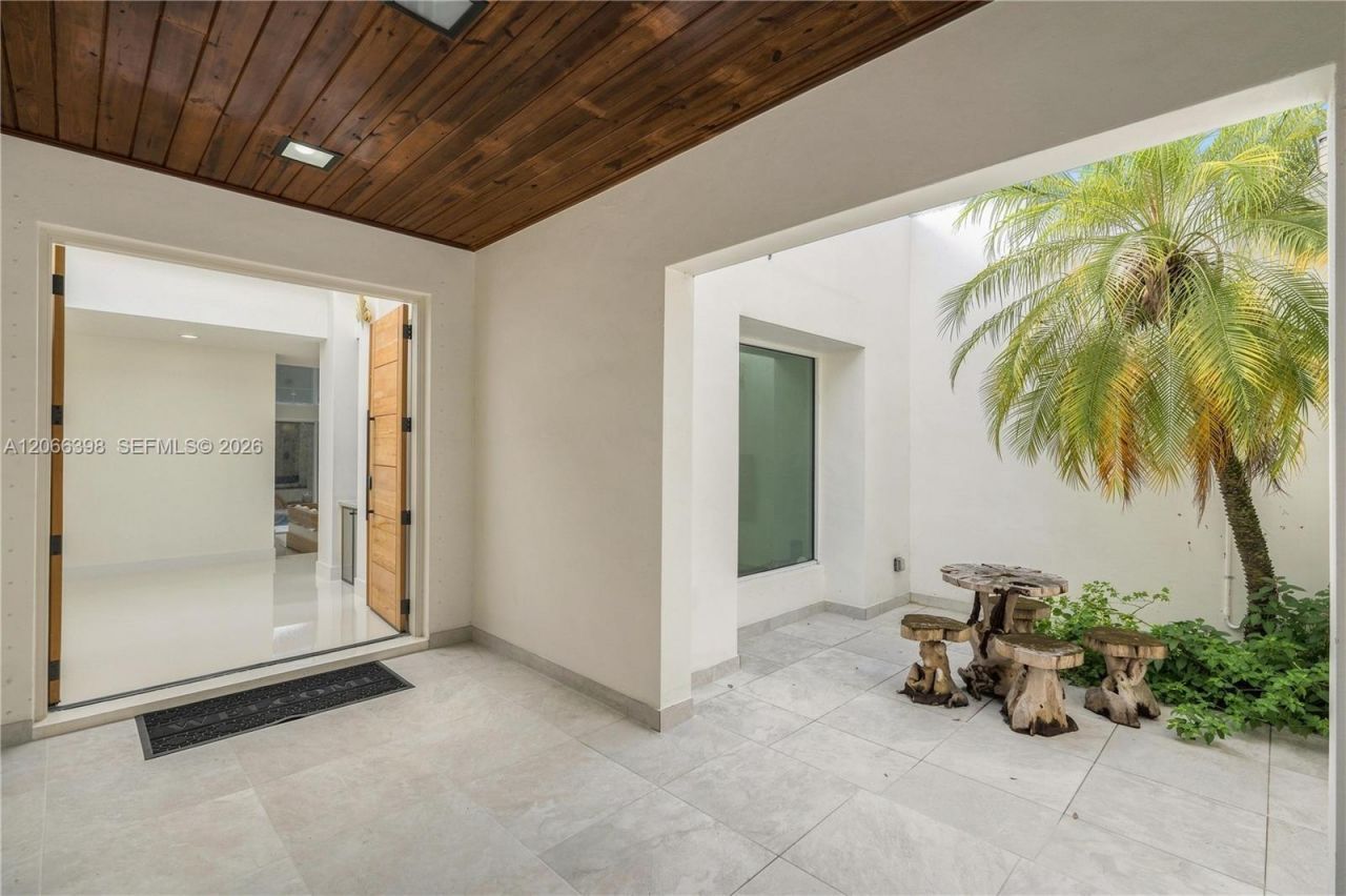 16203 NW 82nd Pl, Miami Lakes, FL 33016 Photo