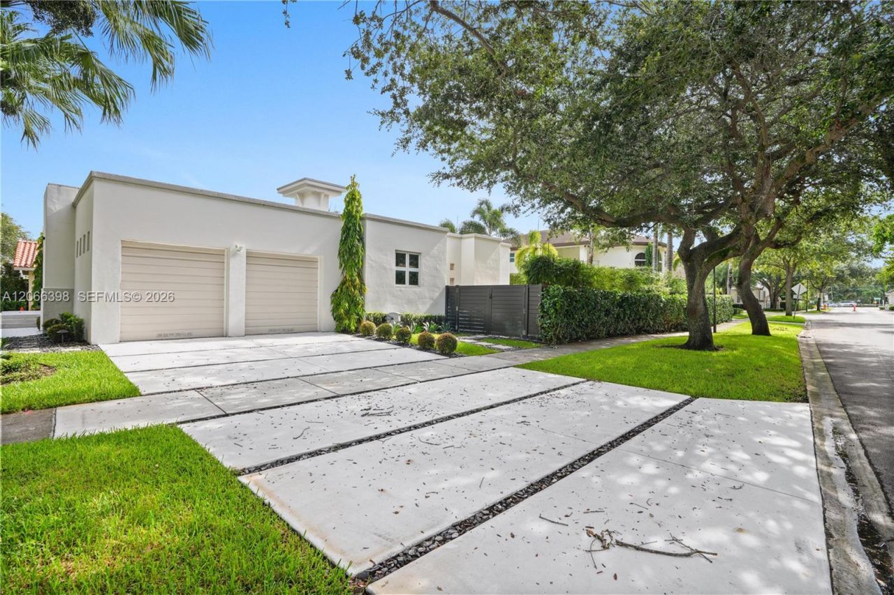 16203 NW 82nd Pl, Miami Lakes, FL 33016 Photo