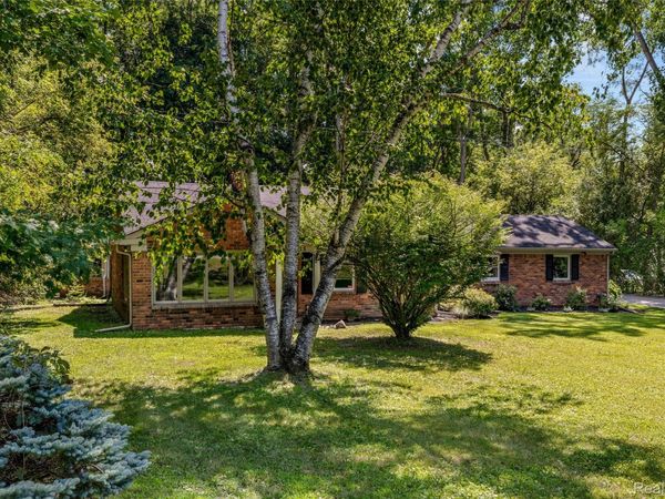 4915 Walnut Lake Road , West Bloomfield Township, Mi 48323