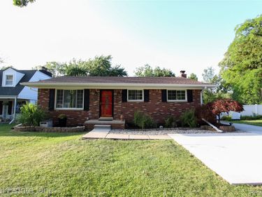 9162 Whitall Lane, Grosse Ile Township, Mi 48138