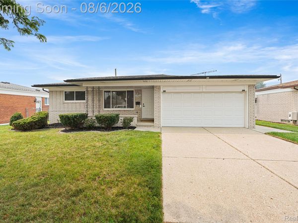 35203 Eden Park Drive, Sterling Heights, Mi 48312