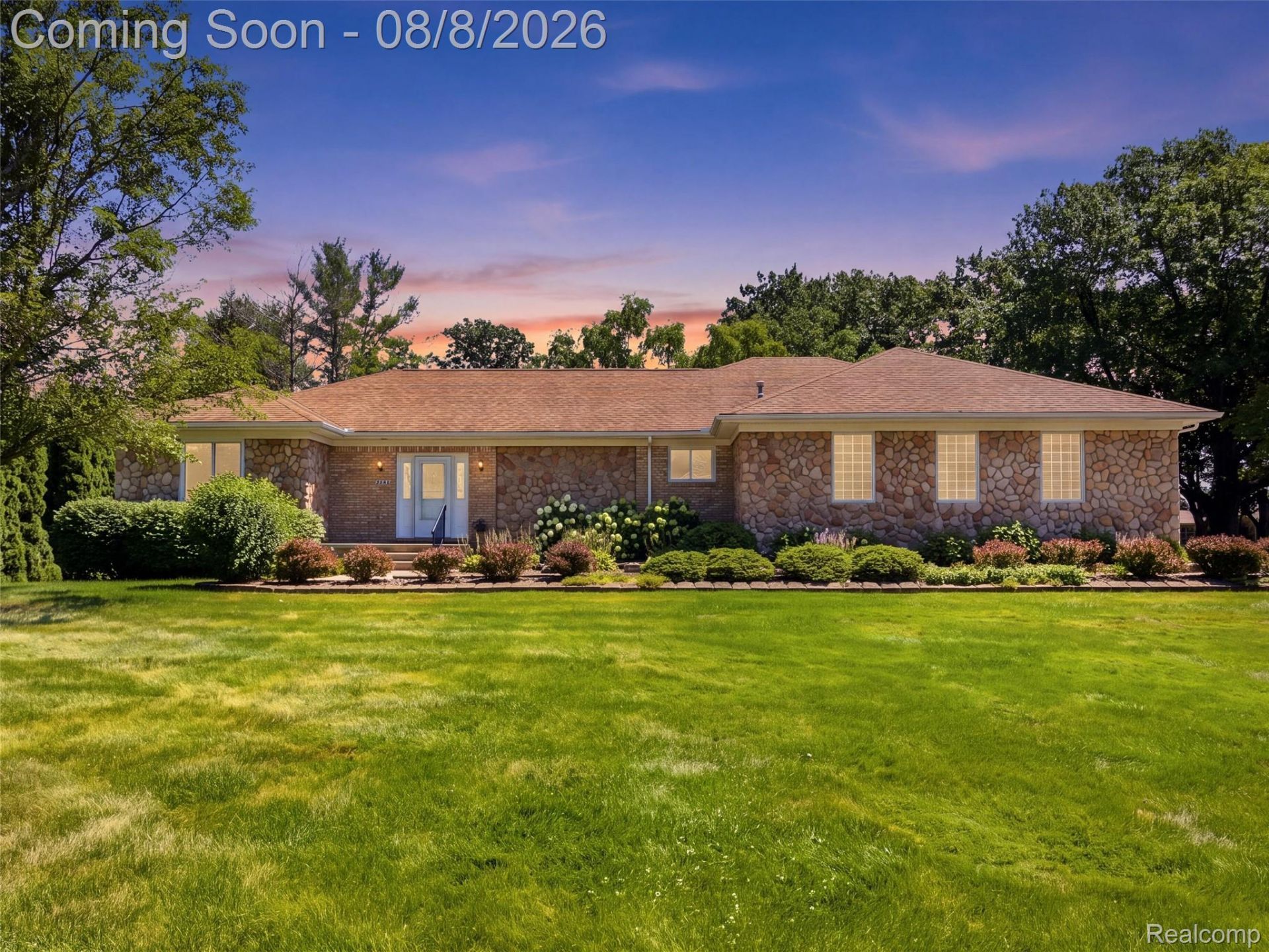 38244 W Horseshoe Drive, Clinton Township, Mi 48036 Main Photo