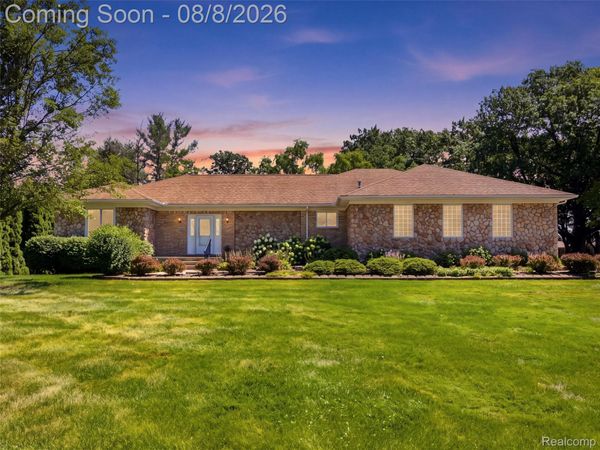 38244 W Horseshoe Drive, Clinton Township, Mi 48036
