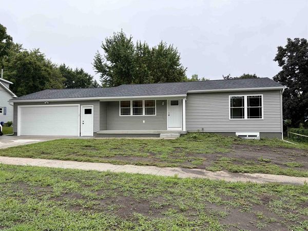 208 SE 7th Avenue, Independence, IA 50644