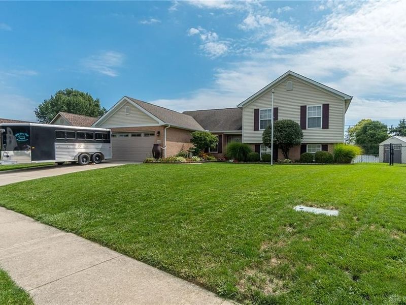 165 Hampton Place, Troy, OH 45373 Photo 2