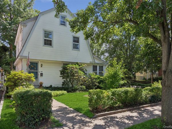 50 Park Avenue , Port Washington, NY 11050