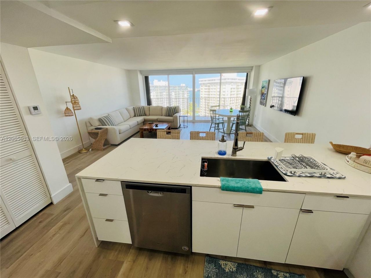 1450 Brickell Bay Dr , Unit 1414, Miami, FL 33131 Photo