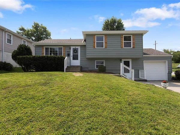 7801 NE San Rafael Drive, Kansas City, MO 64119