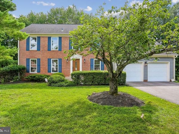 12 LILY POND COURT , ROCKVILLE, MD 20852