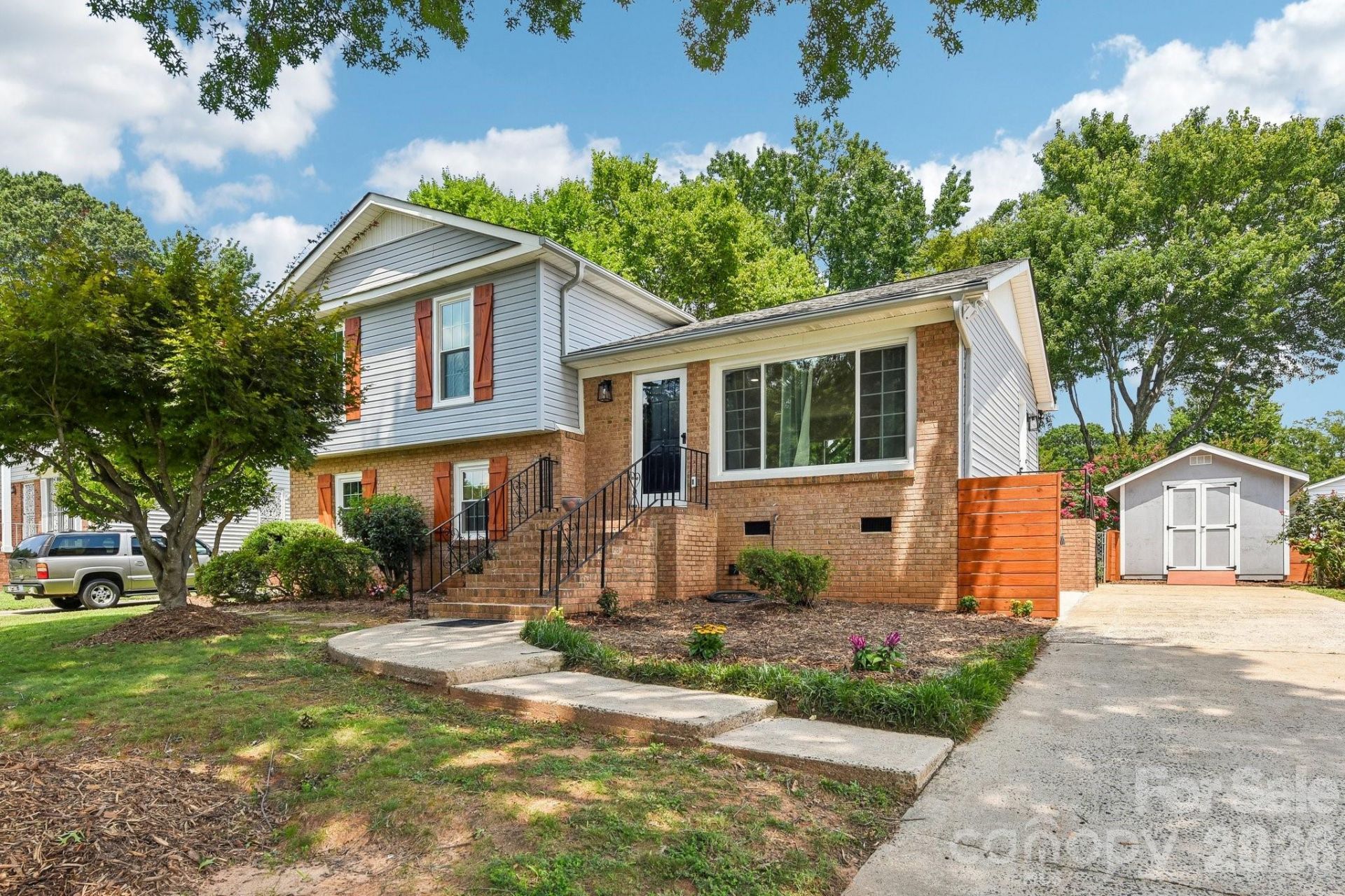 318 Red Roan Place, Charlotte, NC 28215 Main Photo