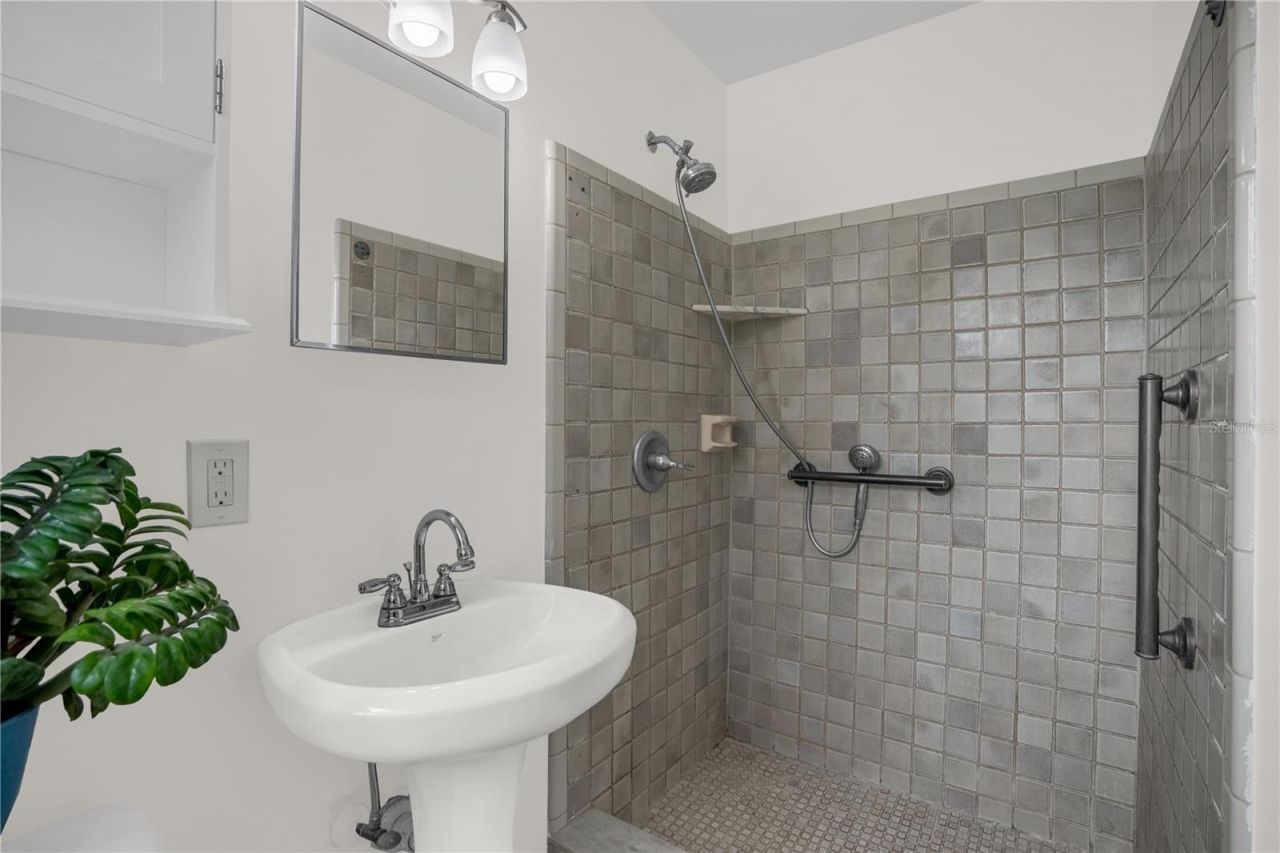 125 E Lauren Court, Fern Park, FL 32730 Photo