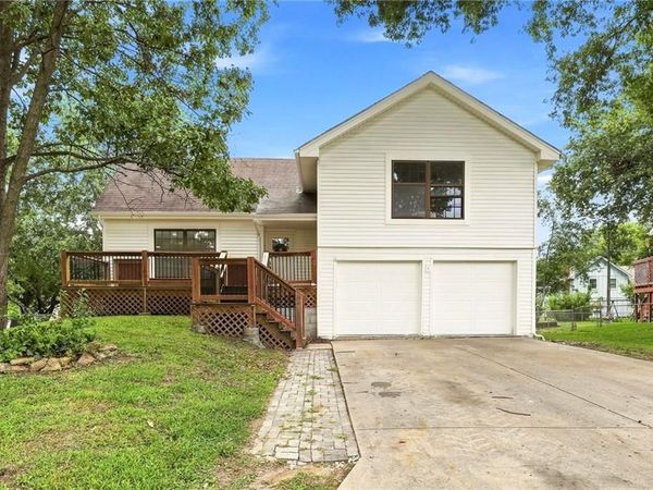 1517 Scarborough Street, Olathe, KS 66062