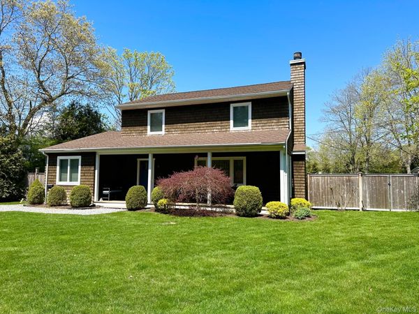 20 Meeting House Road , Quiogue, NY 11978