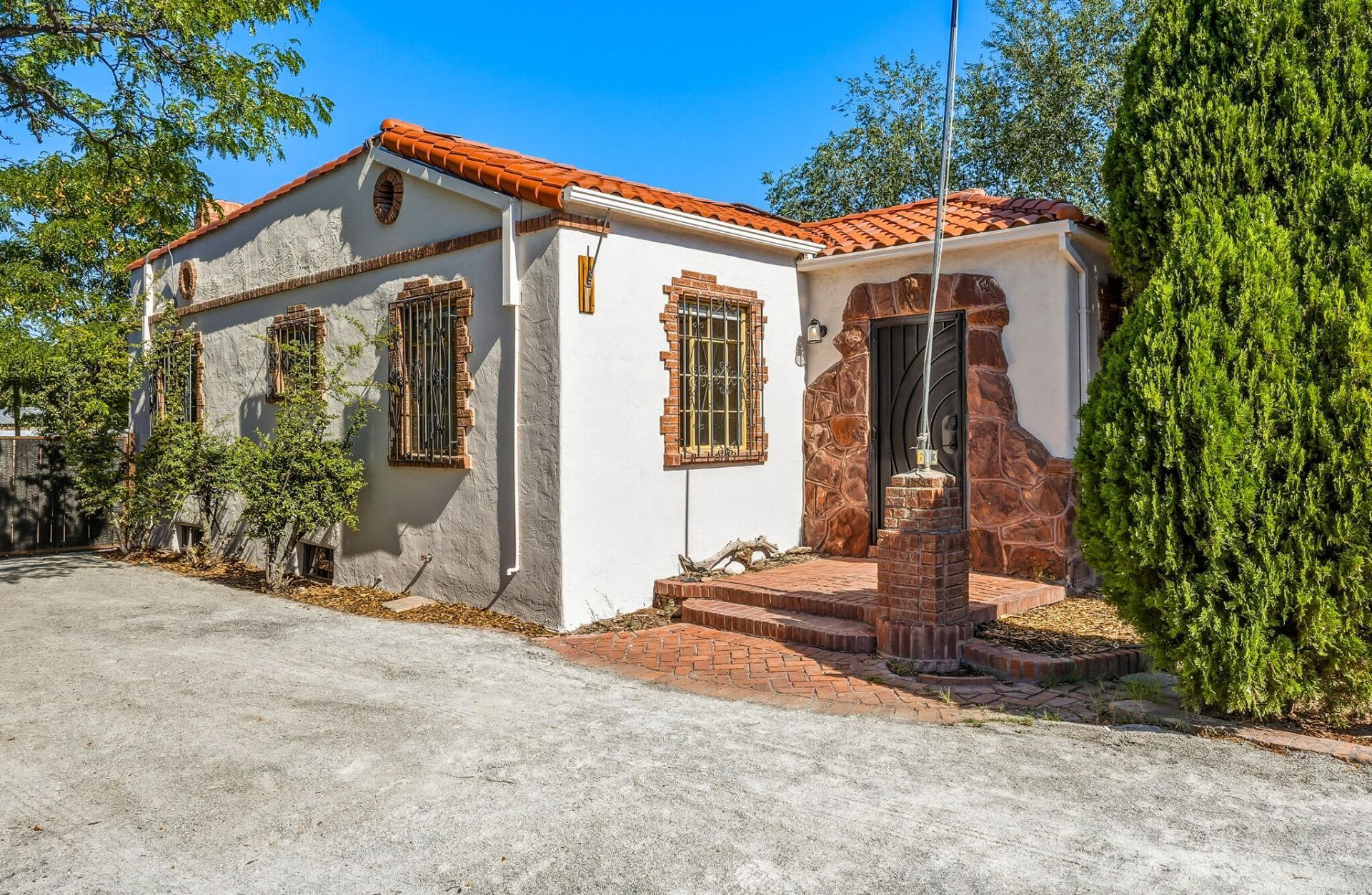 613 Isleta Boulevard Sw, Albuquerque, NM 87105 Main Photo
