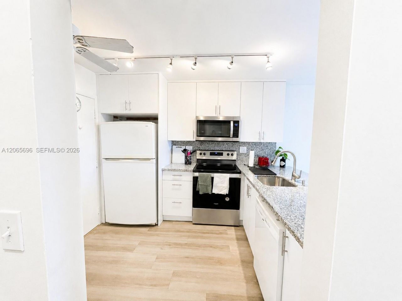 8233 Harding Ave, Unit 703, Miami Beach, FL 33141 Photo