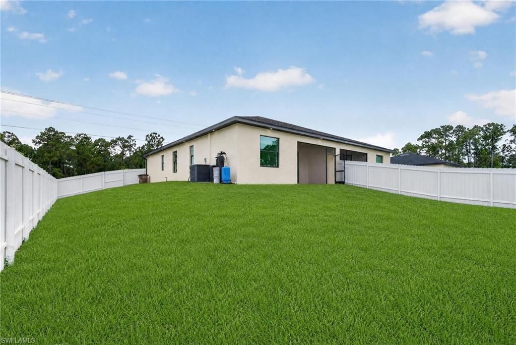 909/911 Homestead Rd S, Lehigh Acres, FL 33974 Photo
