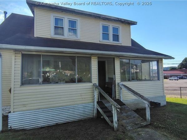 14 Layne Avenue, Nitro, WV 25143