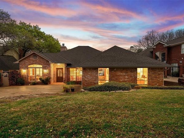 99 Sugar Creek Place , Woodway, TX 76712
