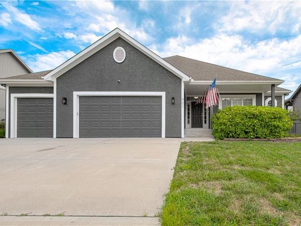 901 Chisam Road, Kearney, MO 64060