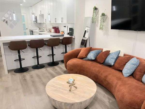 100 Lincoln Rd , Unit 301, Miami Beach, FL 33139