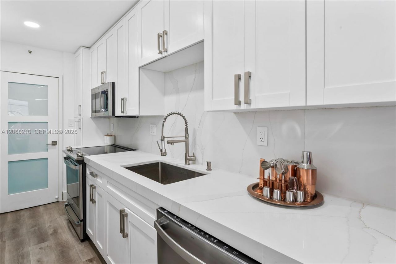 100 Lincoln Rd , Unit 301, Miami Beach, FL 33139 Photo