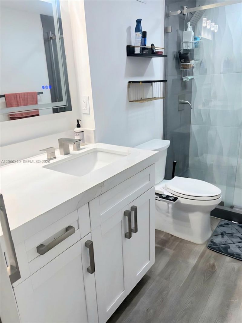 100 Lincoln Rd, Unit 301, Miami Beach, FL 33139 Photo