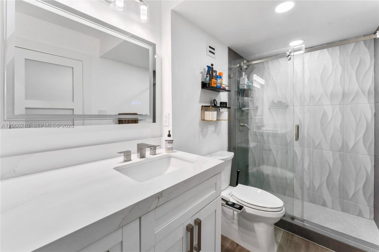 100 Lincoln Rd , Unit 301, Miami Beach, FL 33139 Photo
