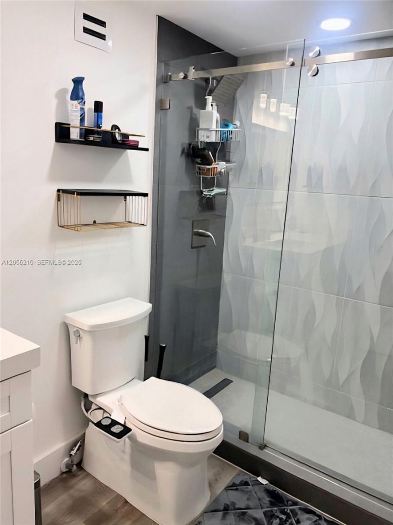 100 Lincoln Rd, Unit 301, Miami Beach, FL 33139 Photo