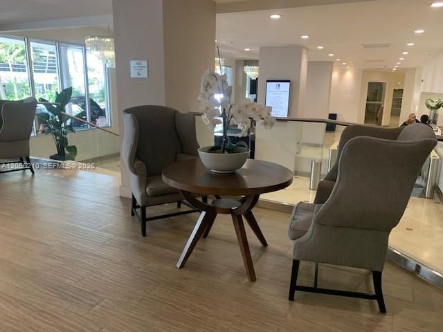 100 Lincoln Rd, Unit 301, Miami Beach, FL 33139 Photo
