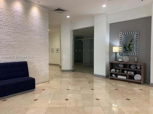 100 Lincoln Rd, Unit 301, Miami Beach, FL 33139 Photo