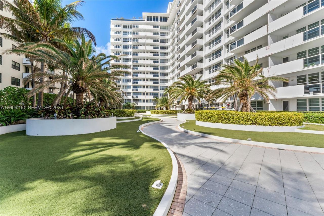 100 Lincoln Rd, Unit 301, Miami Beach, FL 33139 Photo