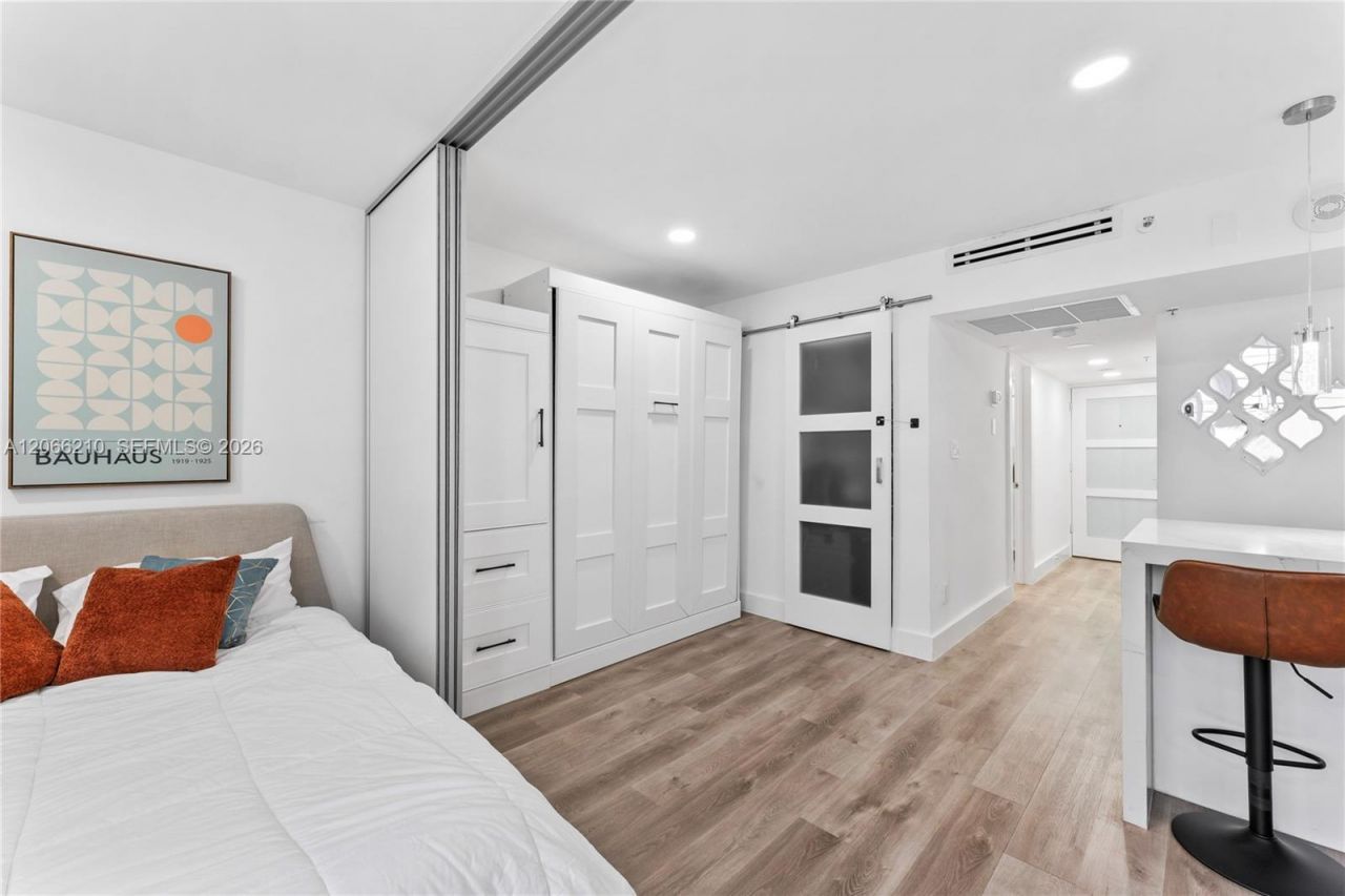 100 Lincoln Rd , Unit 301, Miami Beach, FL 33139 Photo