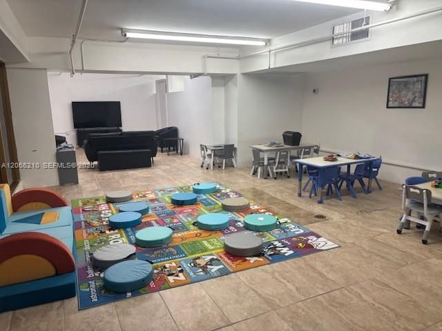 100 Lincoln Rd, Unit 301, Miami Beach, FL 33139 Photo