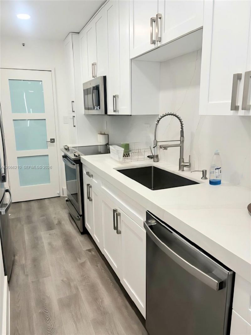 100 Lincoln Rd , Unit 301, Miami Beach, FL 33139 Photo