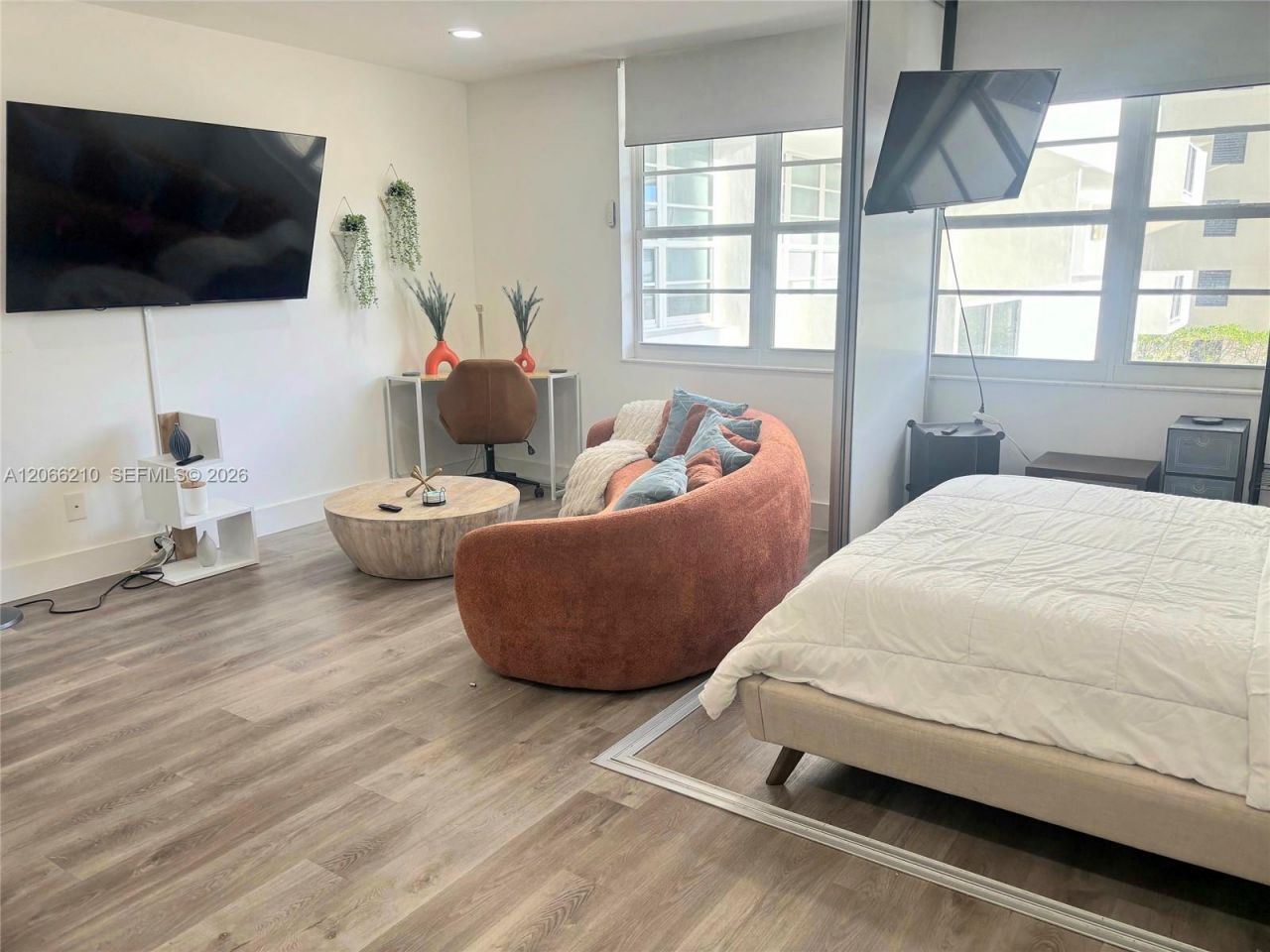 100 Lincoln Rd, Unit 301, Miami Beach, FL 33139 Photo