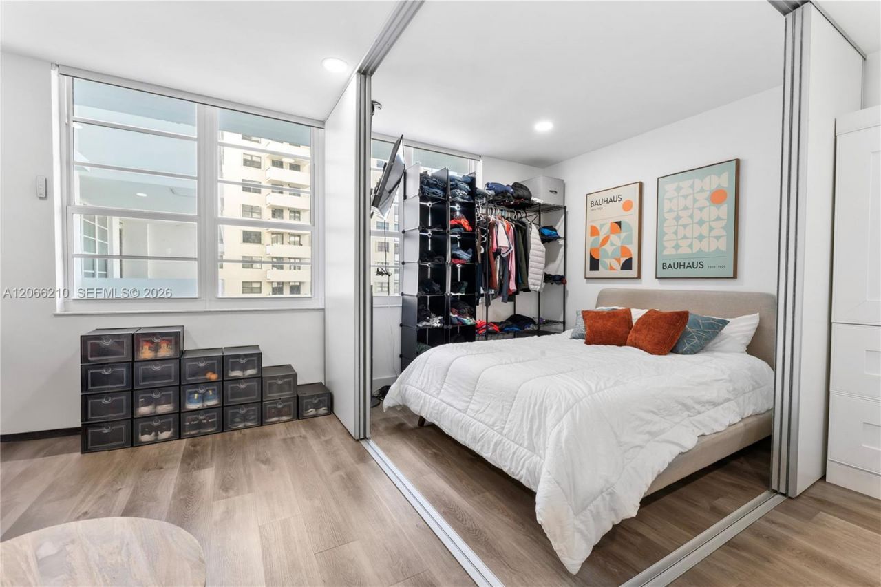 100 Lincoln Rd , Unit 301, Miami Beach, FL 33139 Photo