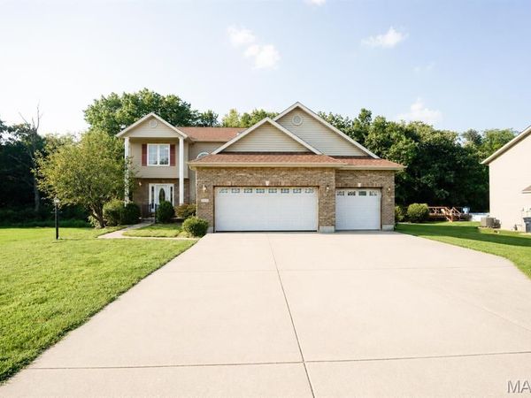 1059 Wolf Creek Court , Staunton, IL 62088