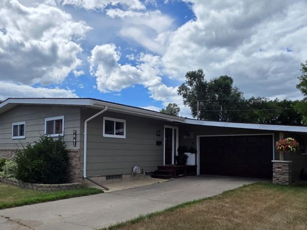 640 9th Avenue SW, Valley City, ND 58072