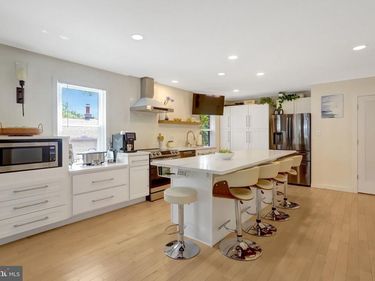 2113 N LINCOLN STREET , ARLINGTON, VA 22207