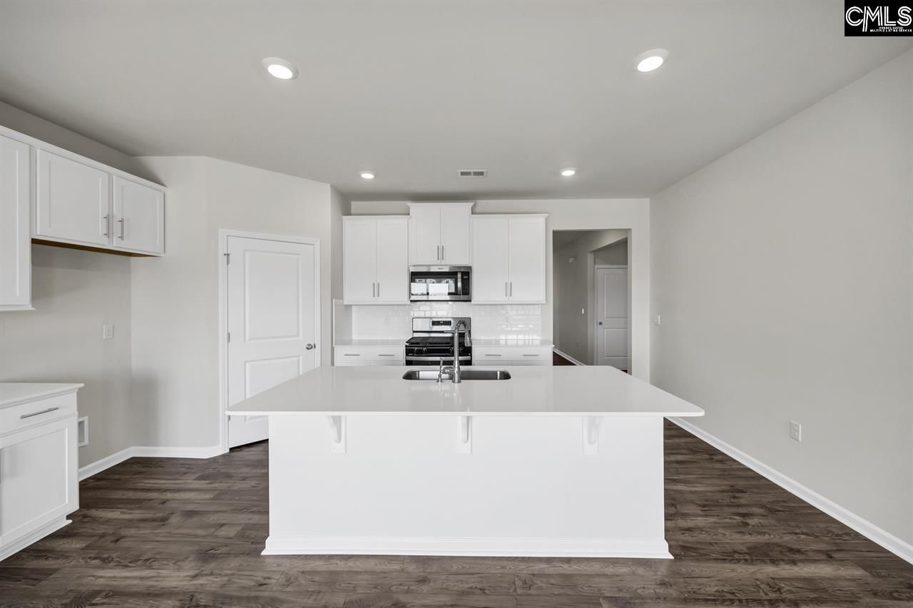 509 Leathertree Lane  Photo 4