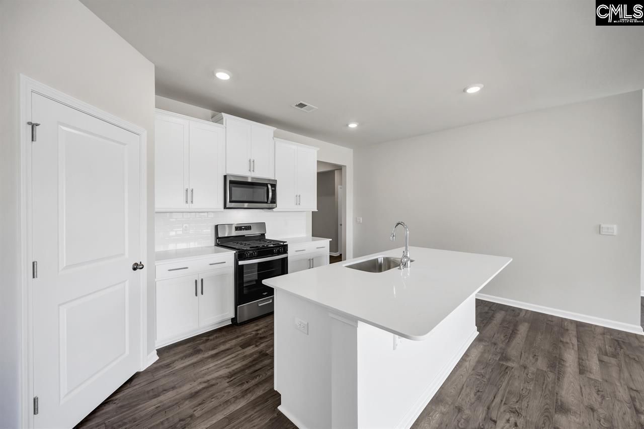 509 Leathertree Lane  Photo 5