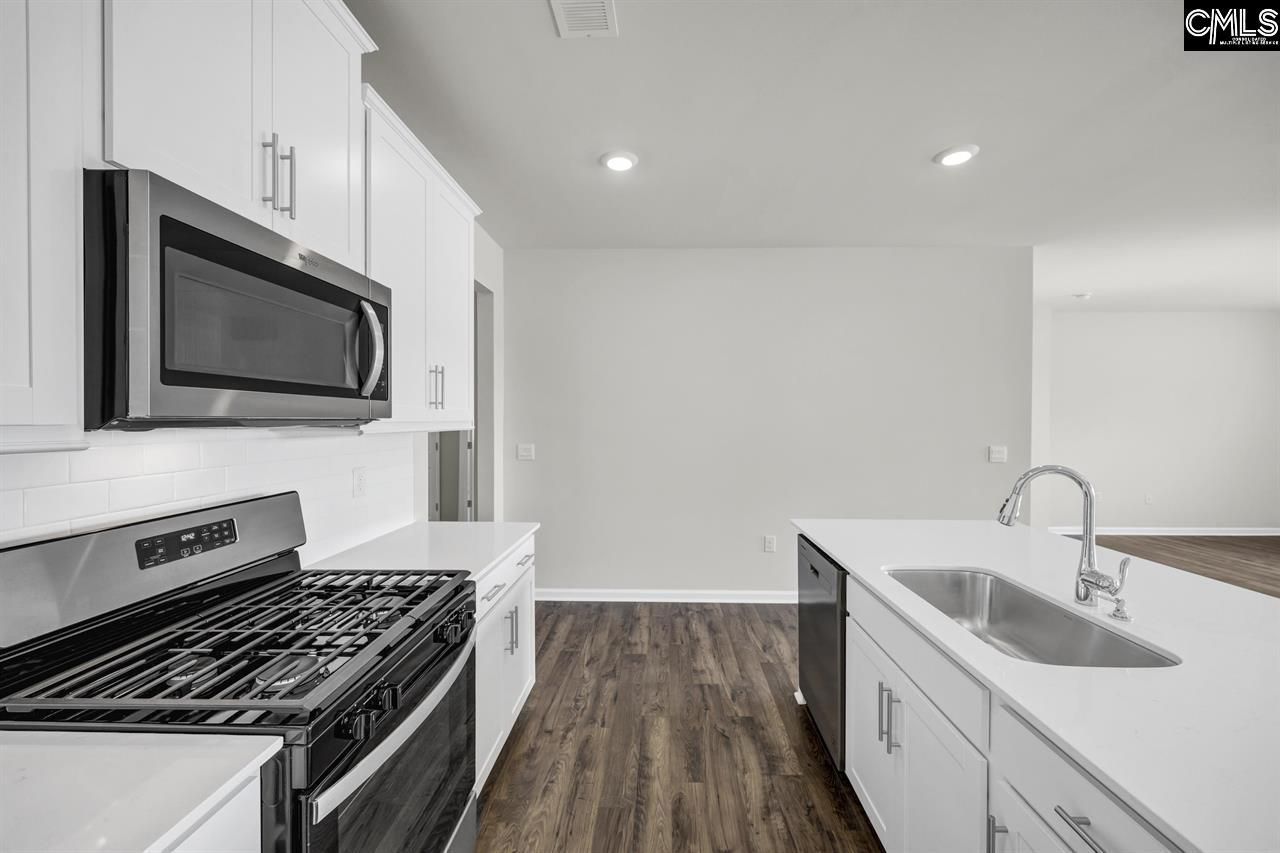 509 Leathertree Lane  Photo 6
